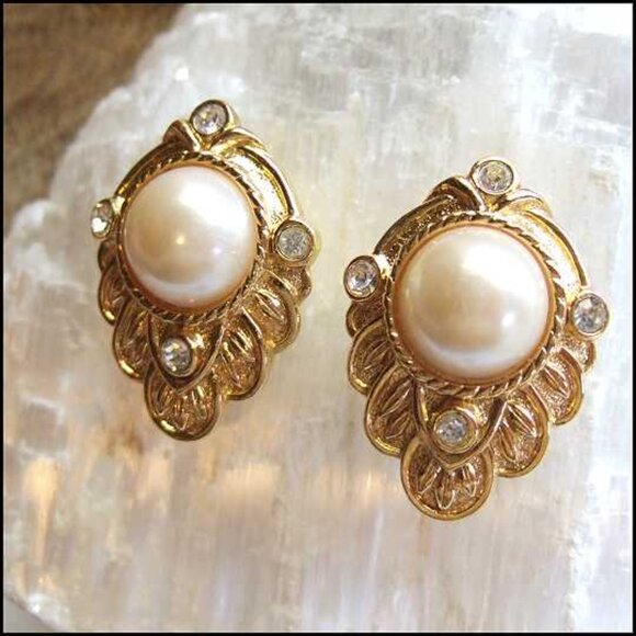KJL for Avon Signed Gold Pearl Finial Vintage Clip Earrings 13846 - Picture 3 of 5